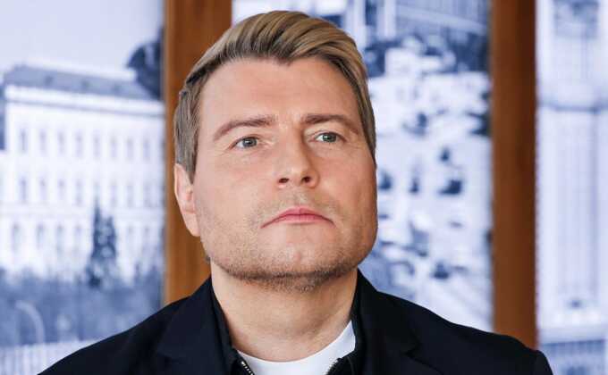 Басков пожаловался на многочасовое ожидание в Пулково