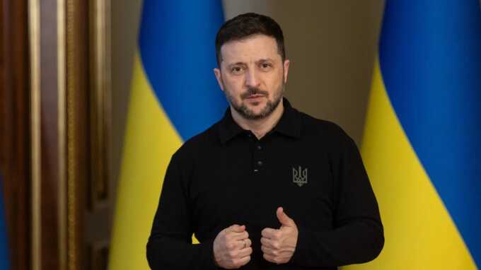 Зеленский пообещал ждать Путина в Стамбуле и потребовал полного прекращения огня