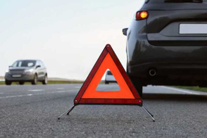 Во Владивостоке Lexus перевернулся после акробатического трюка на дороге