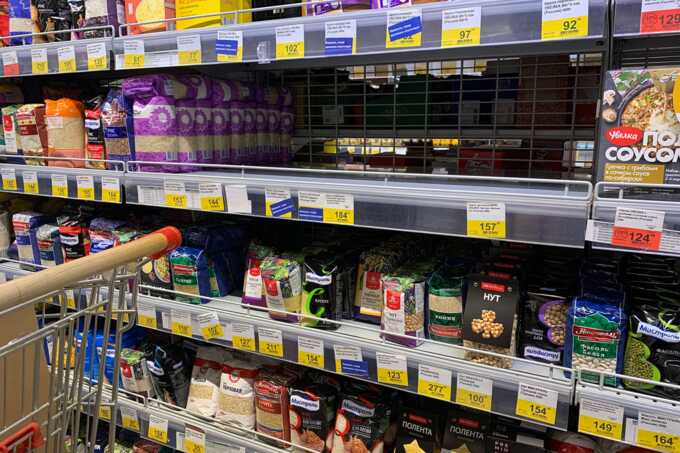 Эстонцы массово едут в Россию за дешёвыми продуктами и техникой