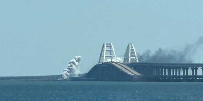 Подводный дрон пробил защиту Крымского моста, но не повредил опору